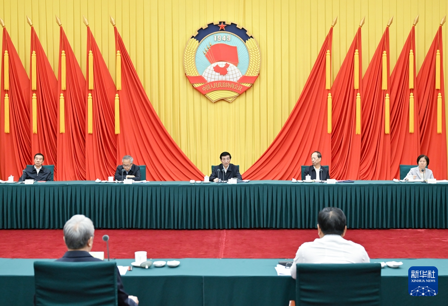 王沪宁主持召开全国政协主席会议