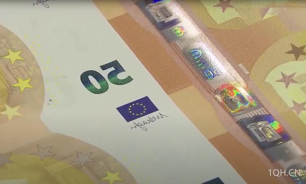 法国收到预算警告，标普修改信用评级展望为负面